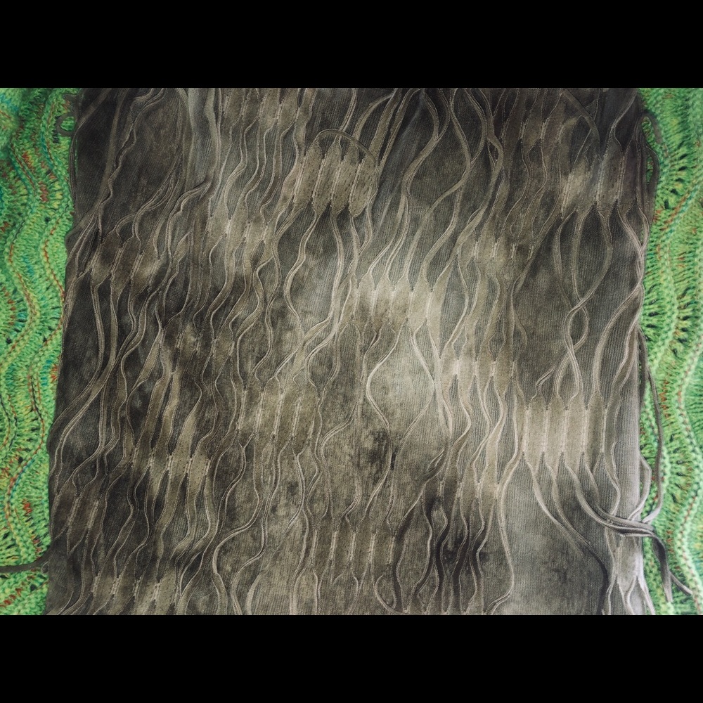 (1) ❇️ UNUSUAL Dimensional Scarf